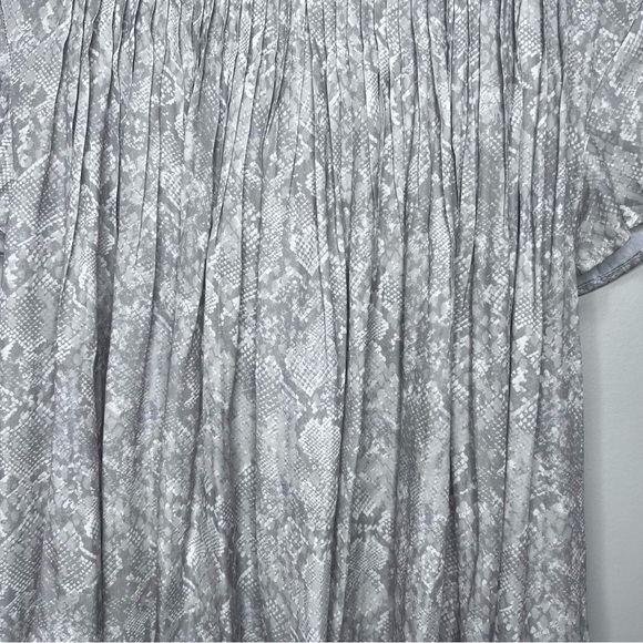 Anthropologie Dolan Grey Snakeskin Blouse Size XS - Picture 3 of 12